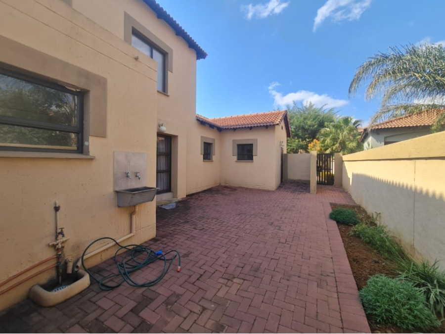 To Let 4 Bedroom Property for Rent in Melodie North West